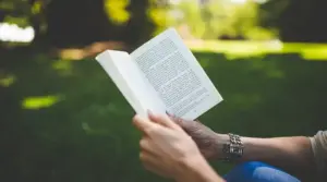 manfaat resensi buku
