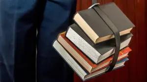 ciri ciri buku bajakan