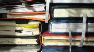 perbedaan lembaga kearsipan nasional dan daerah