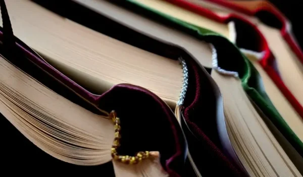 cara membedakan buku asli dan bajakan