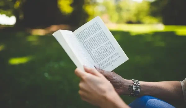 manfaat resensi buku