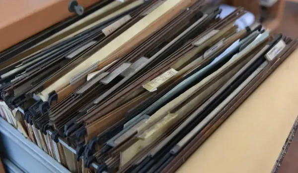 perbedaan arsip vital dan arsip terjaga