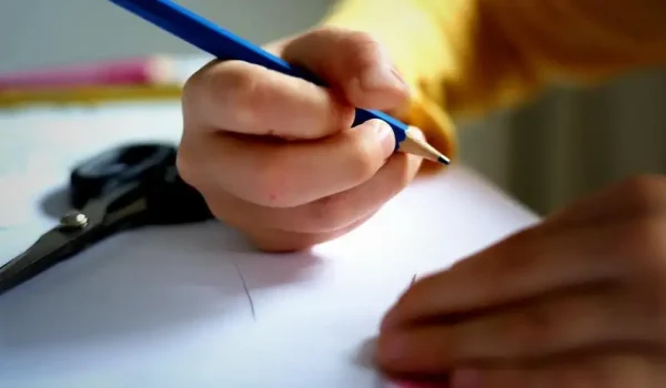 perbedaan kurikulum 2013 dan kurikulum merdeka