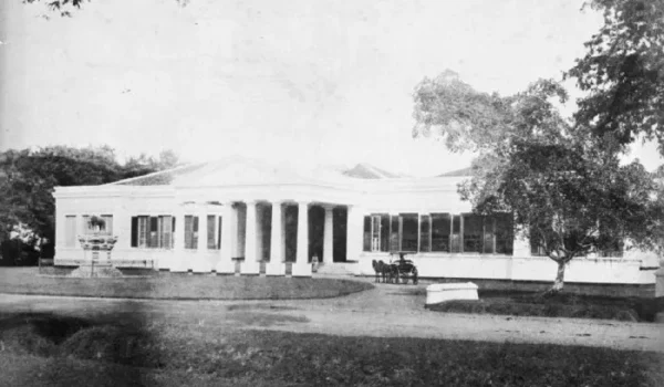 perpustakaan tertua di indonesia
