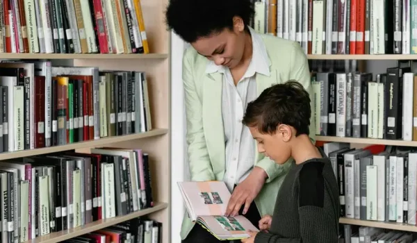 tugas-staf-perpustakaan